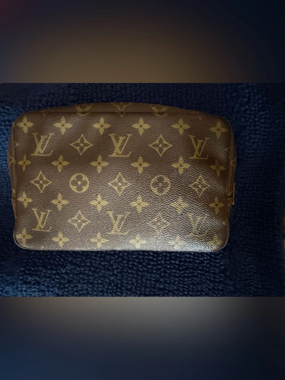 LOUIS VUITTON Trousse 23 Cosmetic Toiletry Bag/Pouch in Classic Monogram Canvas!